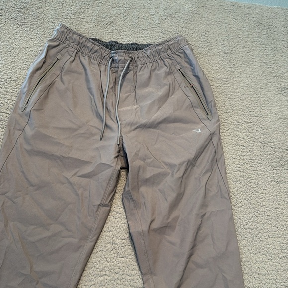 Vuori Men's Train Tech Pant Taupe Jogger Pants Size M Sport workout - Picture 4 of 8